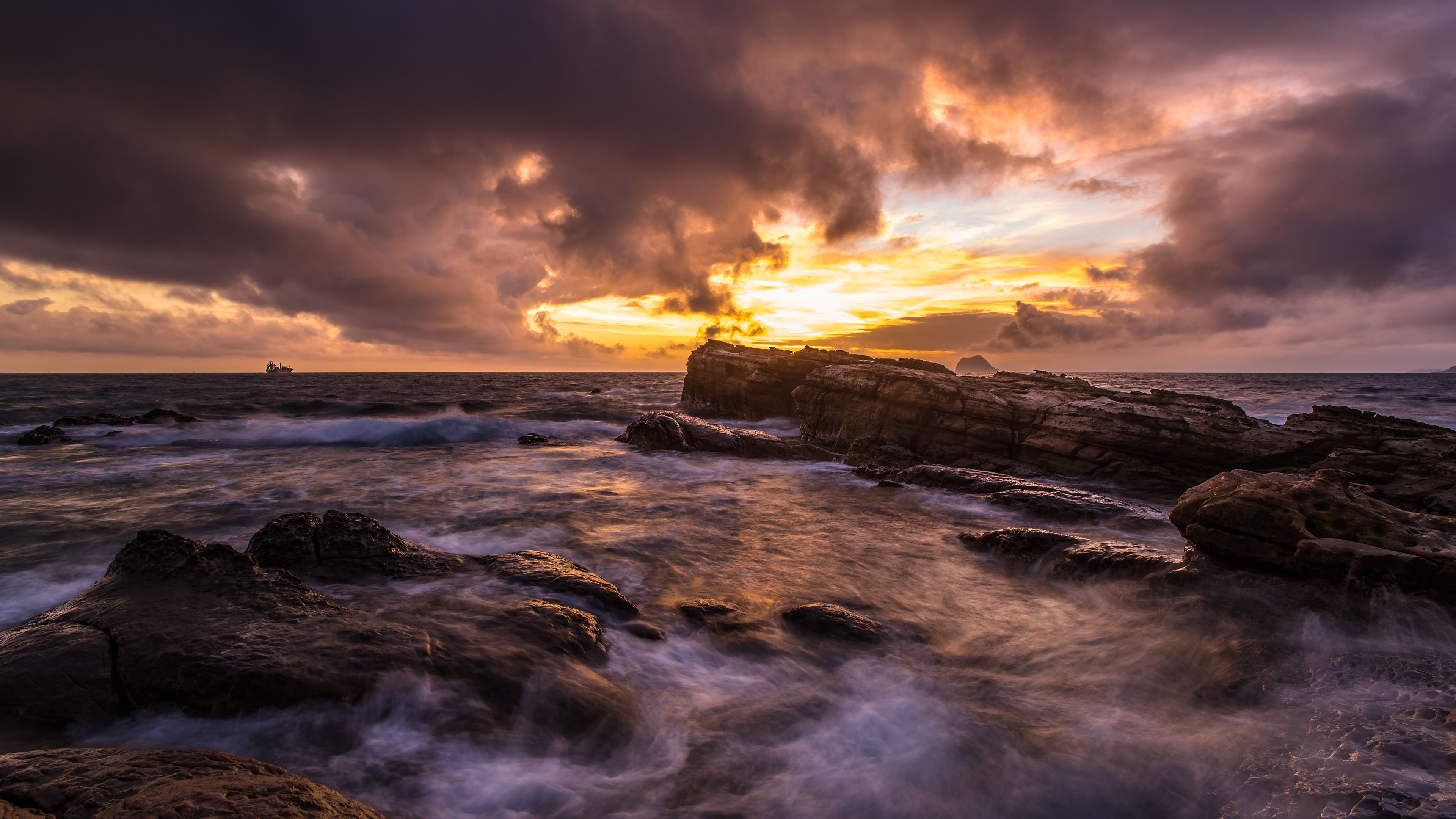 海洋天堂 黄昏 礁石 海浪 波涛汹涌