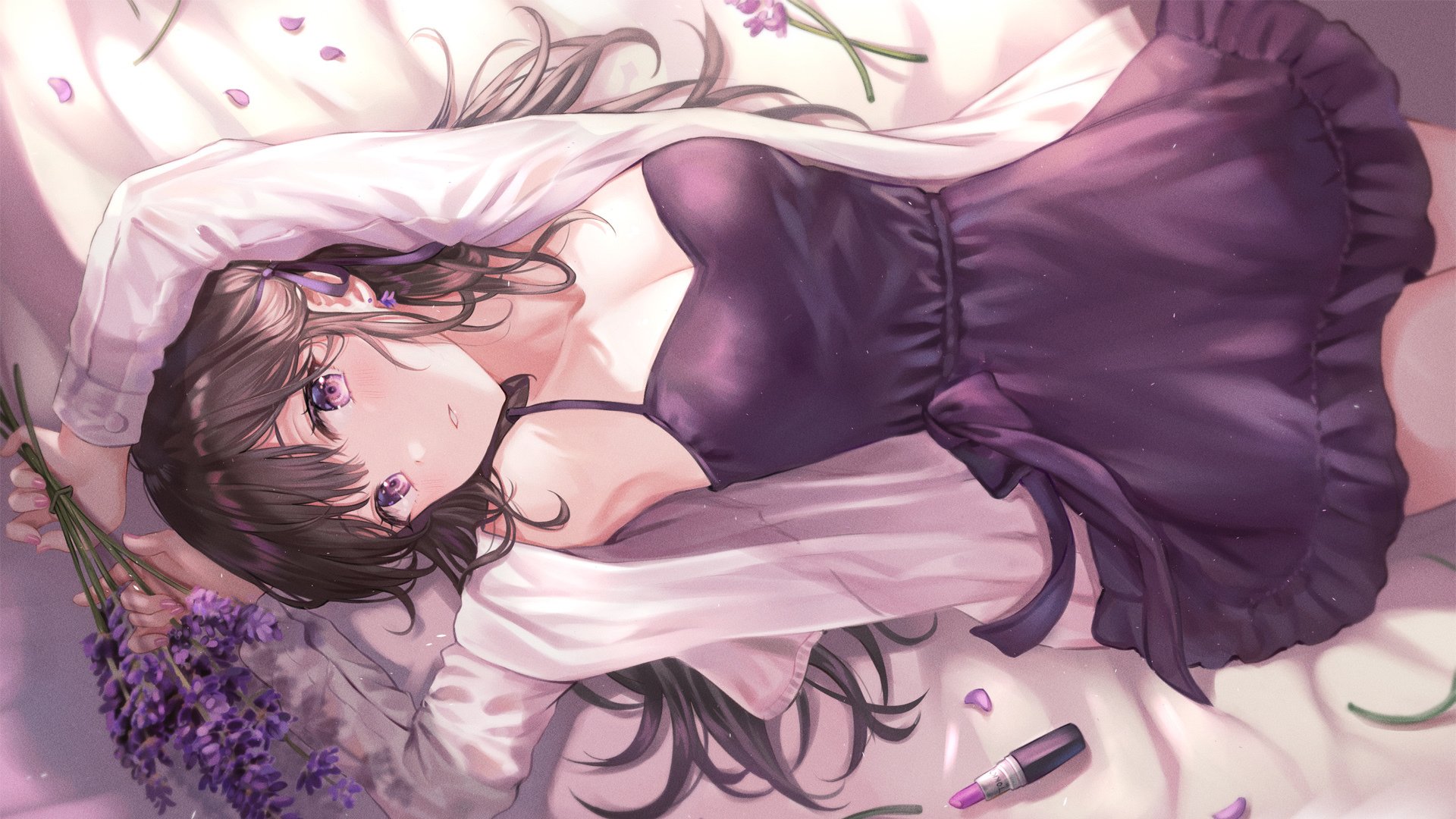 动漫女孩  仰卧   漂亮  紫色  小睡裙