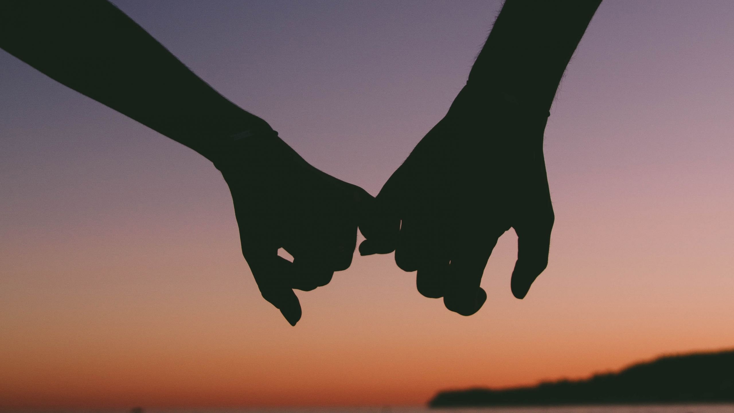 牵手 手拉手 夜幕降临