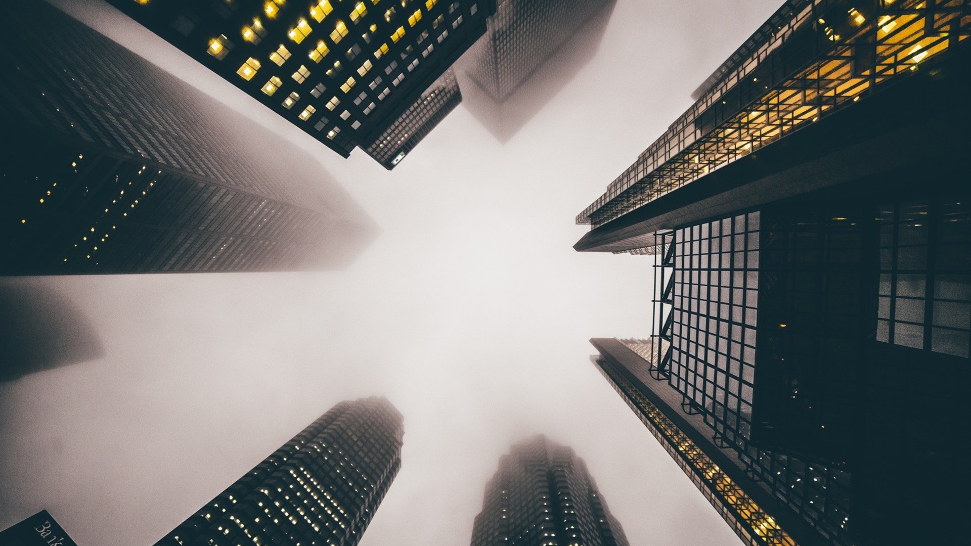 城市夜景 高楼 大厦 雾 仰望 天空