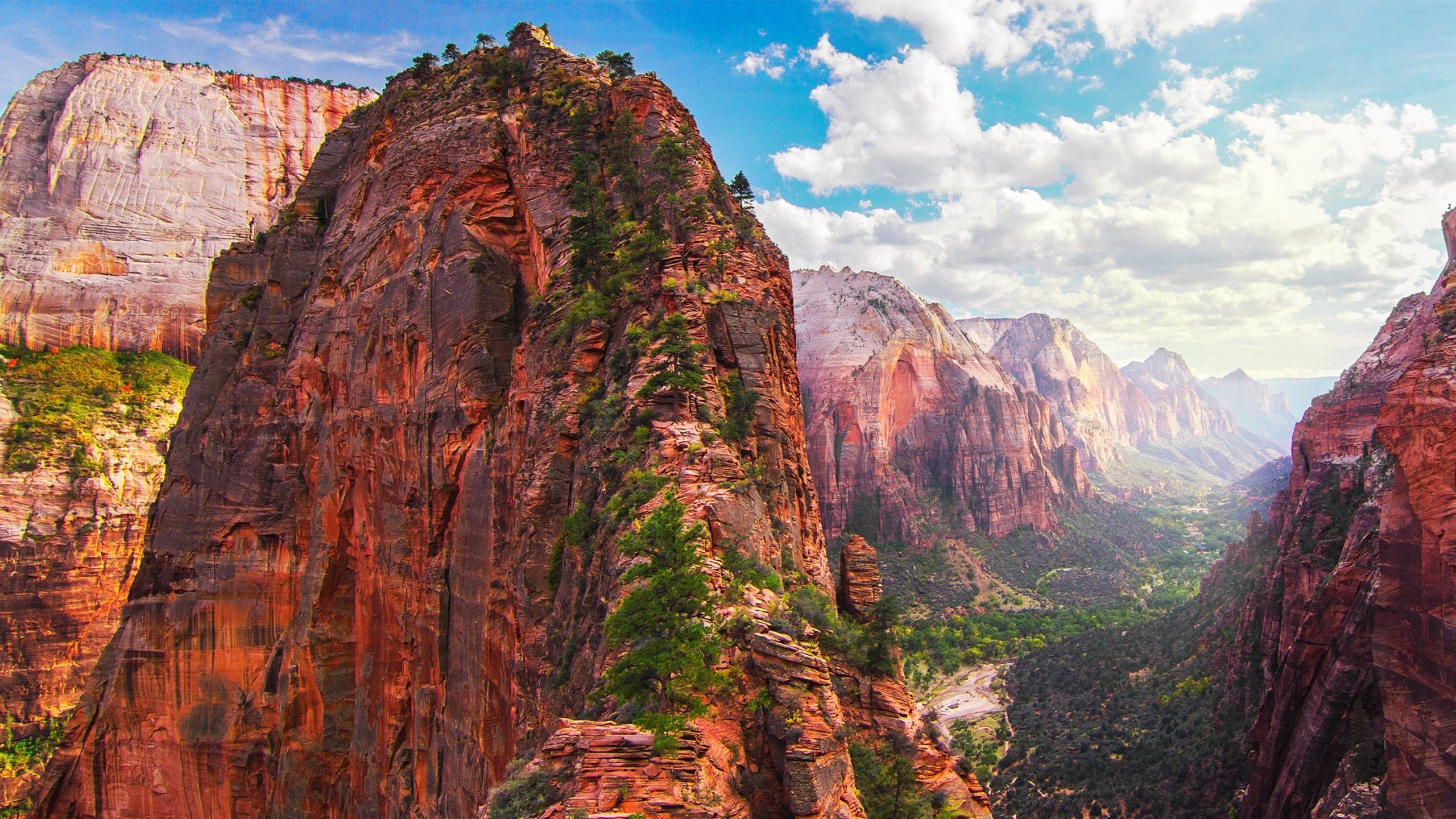 自然风光 山峰 山谷 高原 蓝天