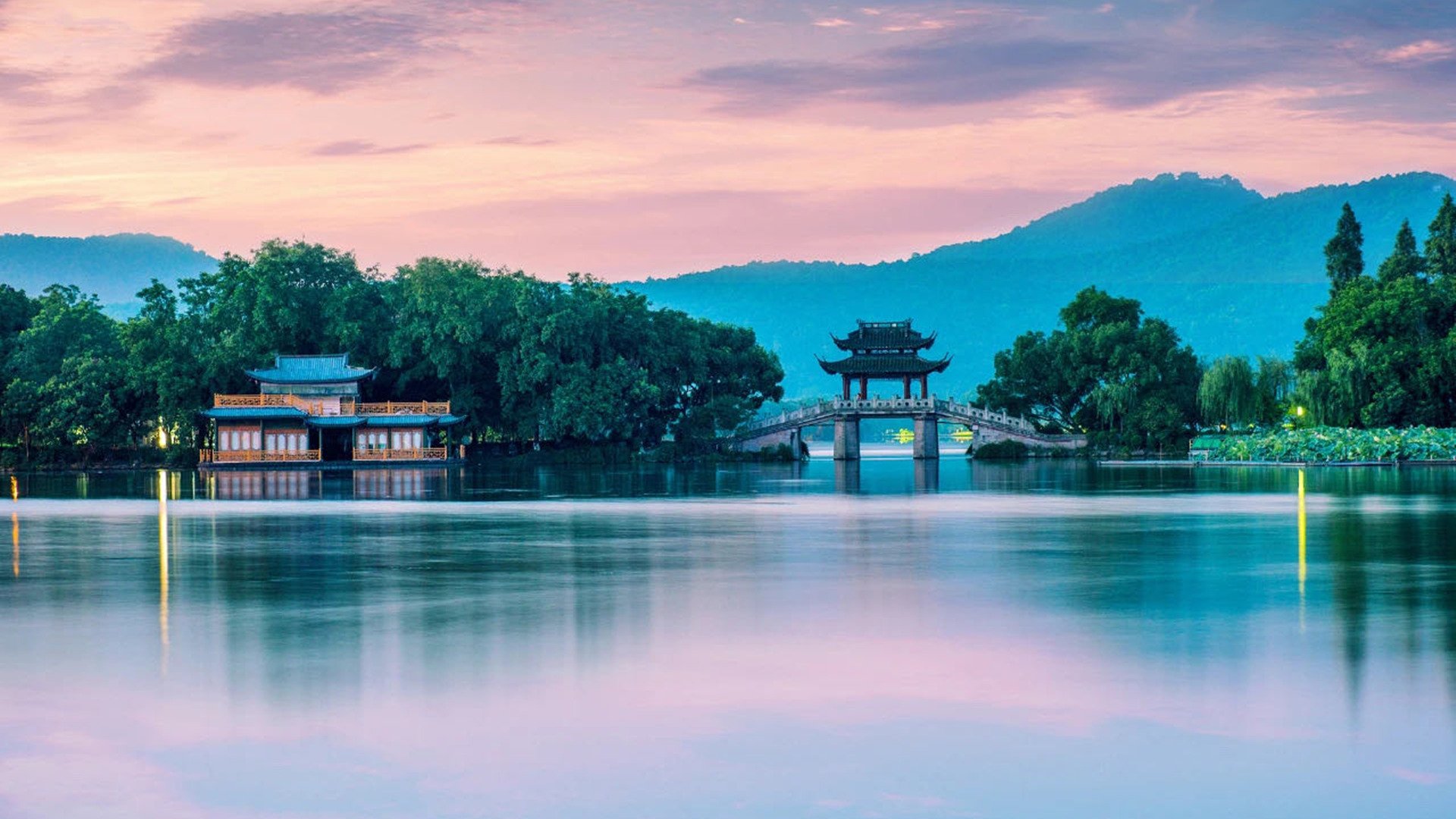 夏日炎炎 湖 傍晚 夜色 倒影