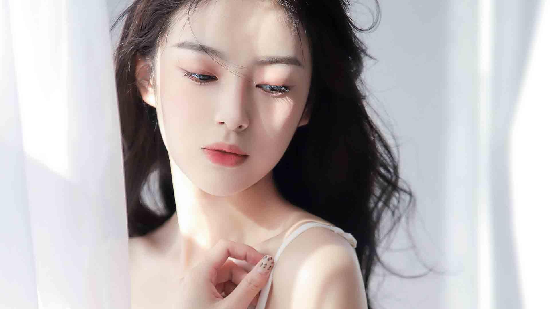 清纯 阳光 长发 吊带 窗帘