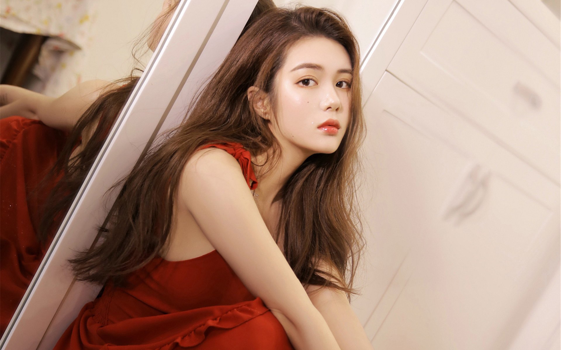 清纯 长发 忧郁 化妆镜