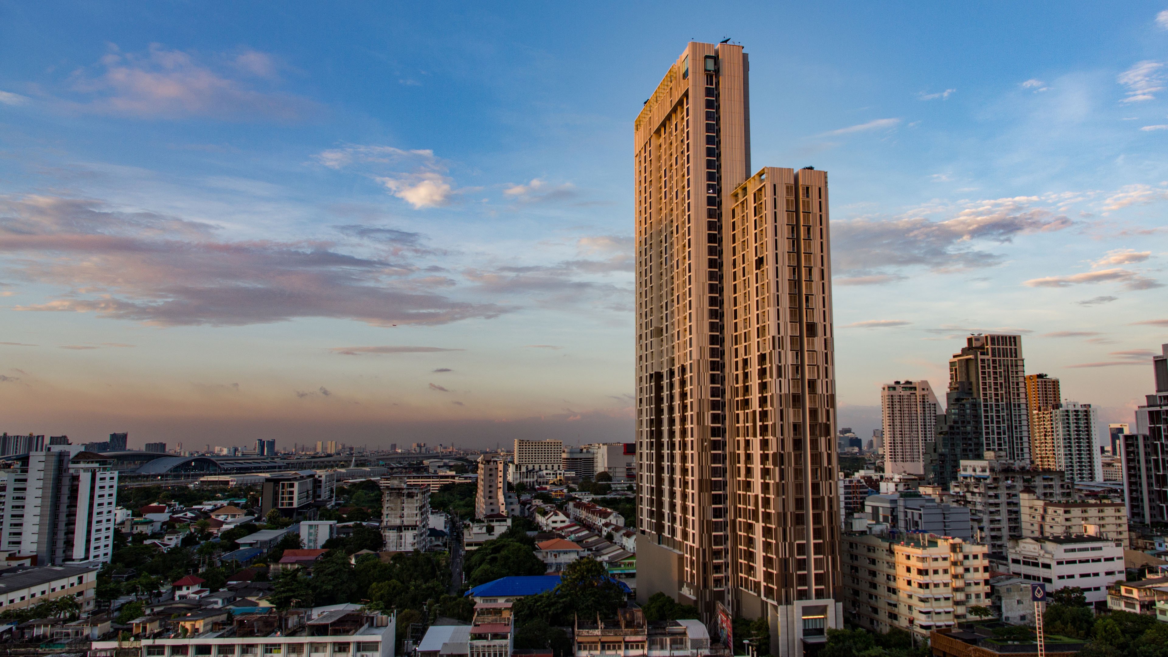 城市夜景 高楼 傍晚 航拍城市