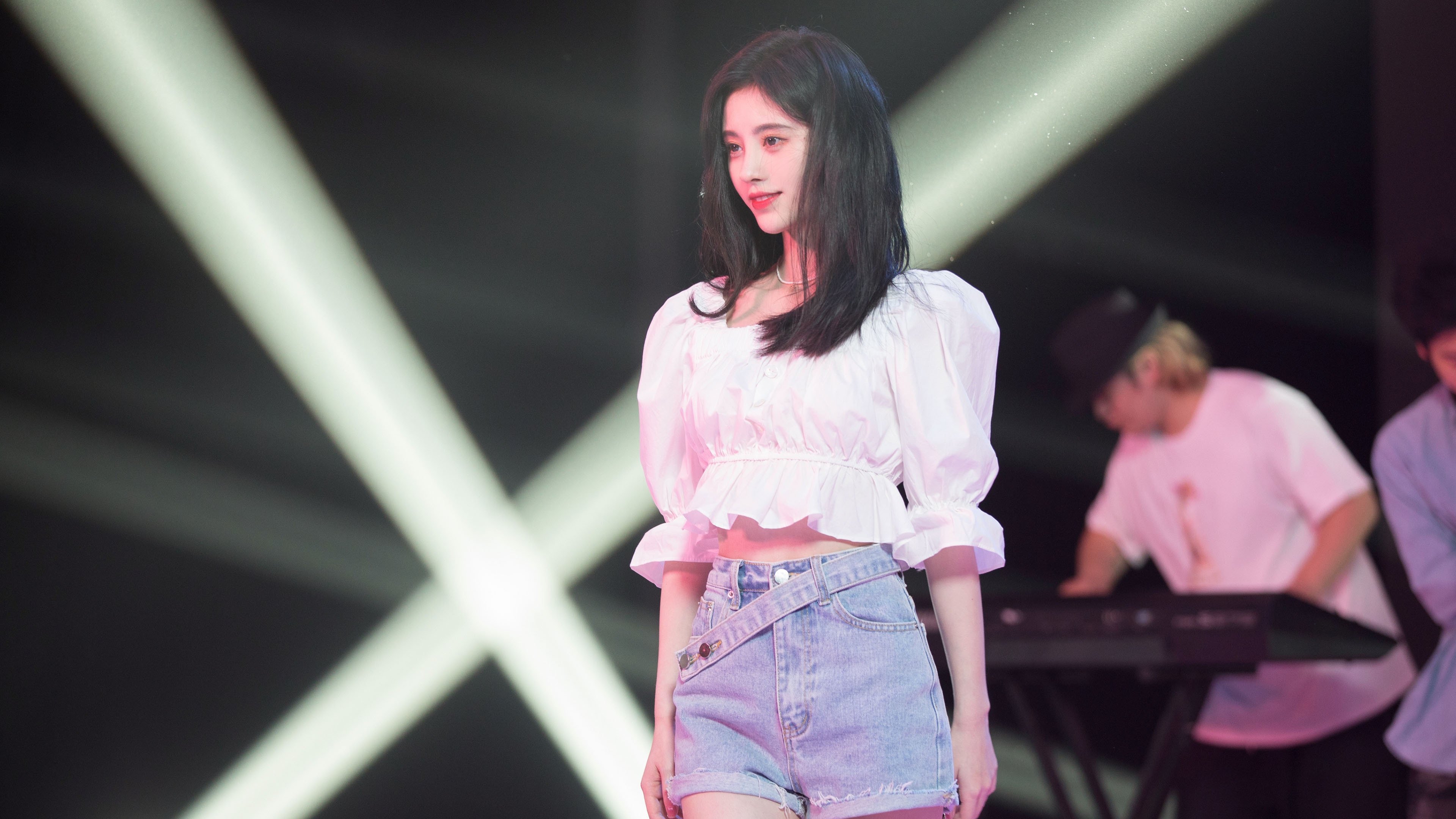 鞠婧祎 美腿 牛仔短裤 舞台