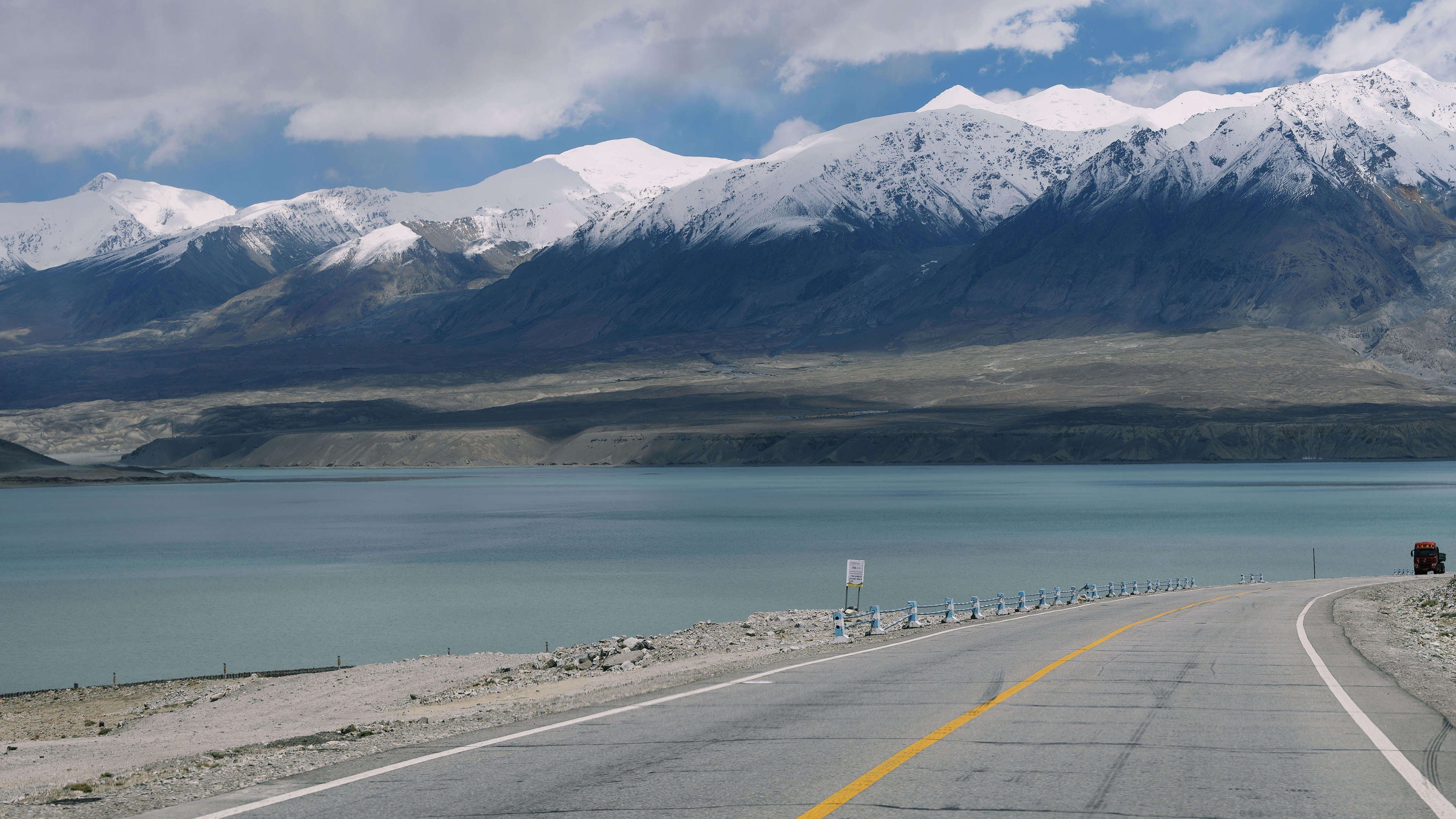 自然风光 公路 雪山 神秘高原