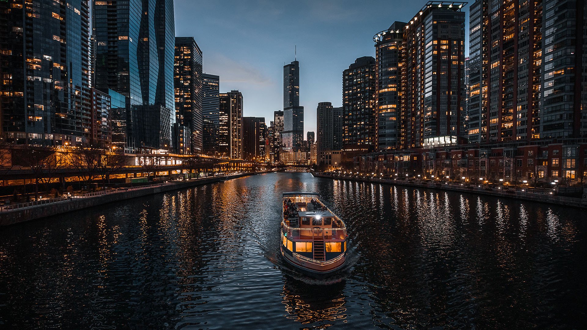 城市夜景 小船 倒影 都市
