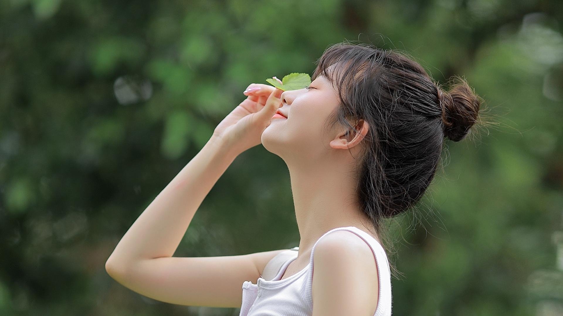 清纯 树叶 可爱 女孩