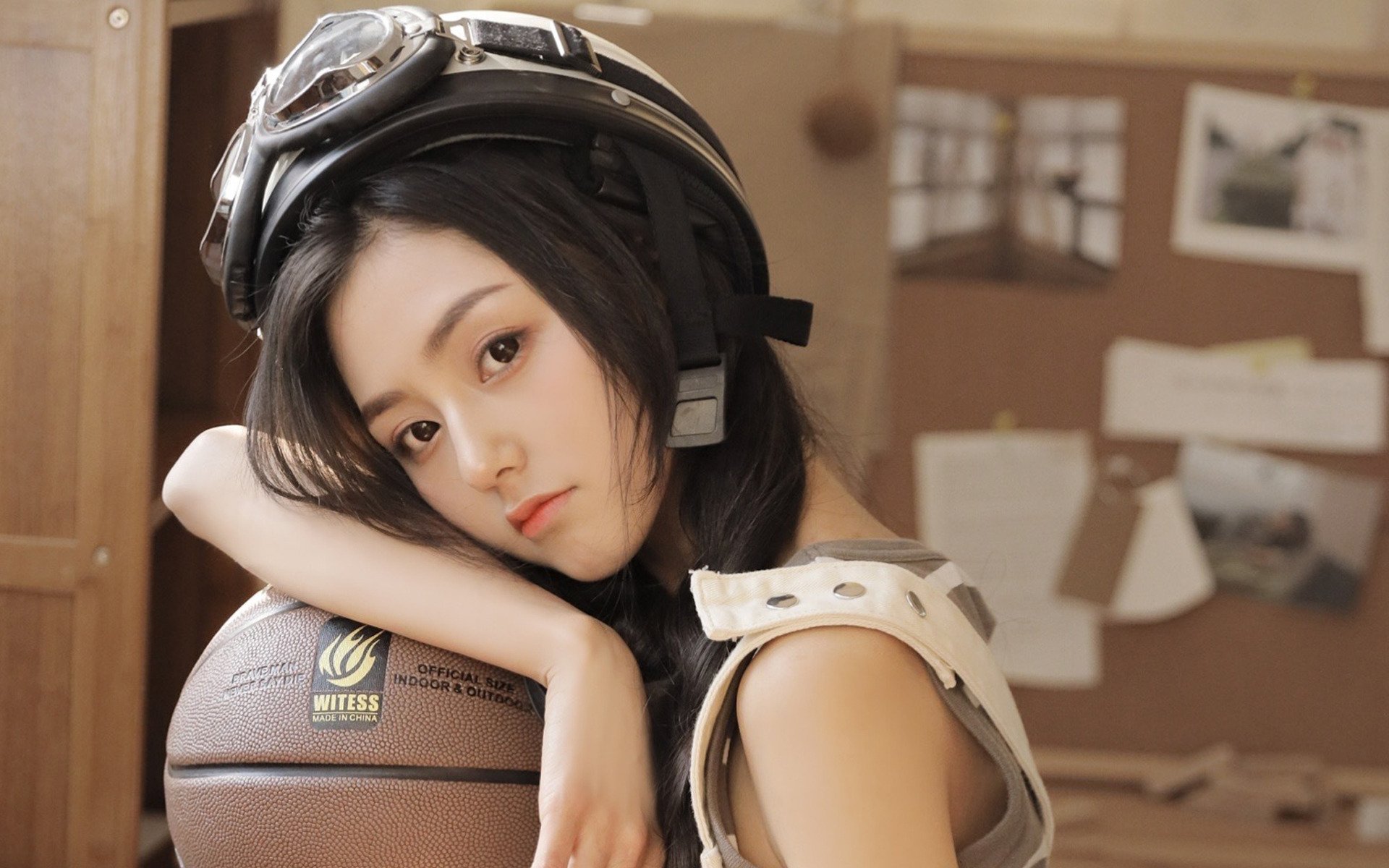 清纯 头盔 篮球 长发 可爱 运动 阳光