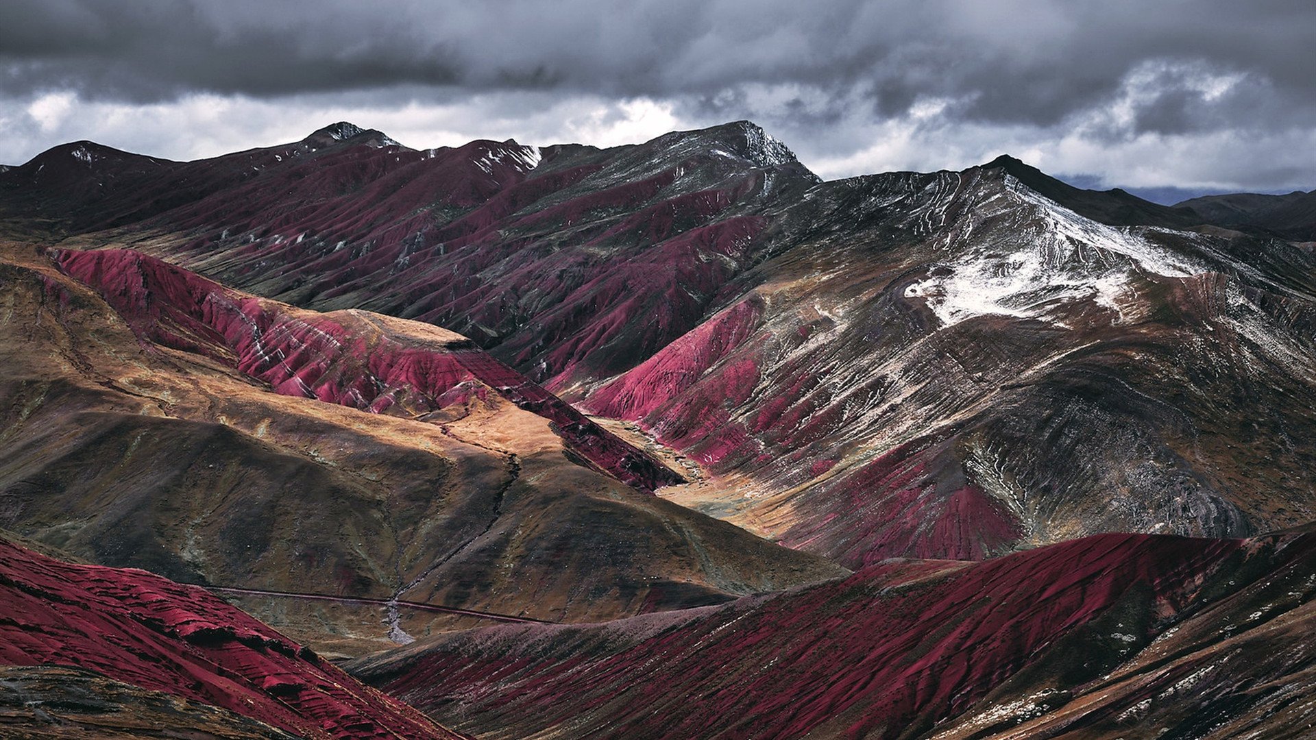 自然风光 乌云 山峰 群山