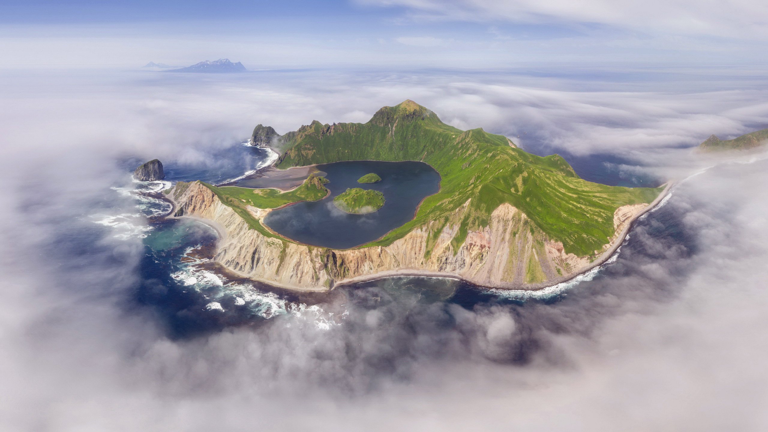 自然风光 海岛 火山 海子 云雾