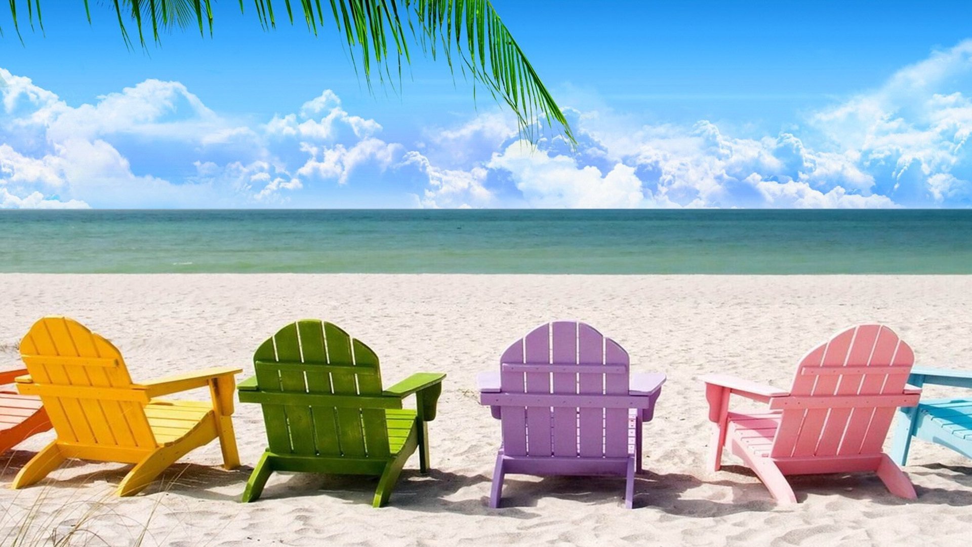 海洋天堂 沙滩椅 椰树 白云 海平线